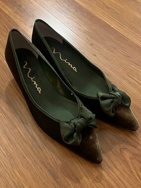 Vintage Nina Forest Green Velvet Bow Pointed Toe Kitten Heel Pumps 7.5M